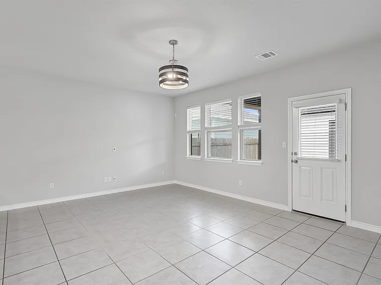 1805 Artesian Springs Xing — Photo 8