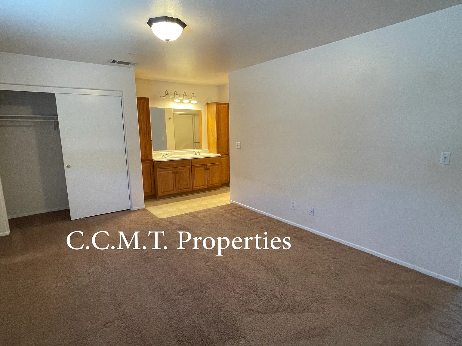 2 bed, 2.5 bath, 1300 sqft, $1,800 — Photo 3