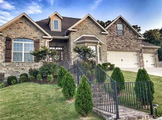 605 Chattin Cir, Bentonville, AR 72713