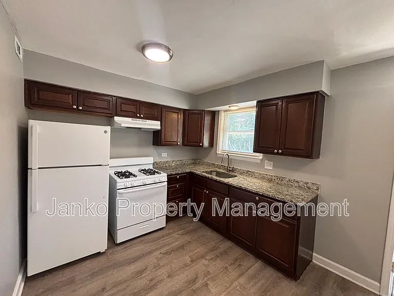 392 Hickory St #1E — Photo 2