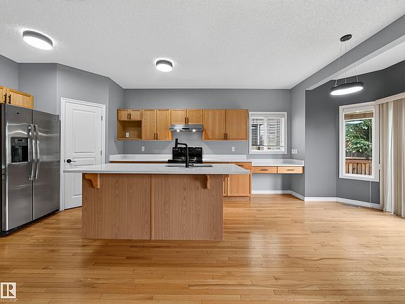 5th image of 283 Ascott Cres