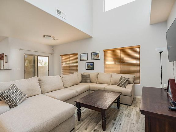 Large Great Room with Soaring Ceilings (