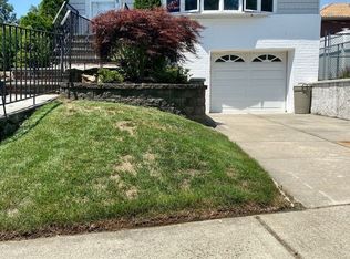 24609 Cullman Ave, Flushing, NY 11362