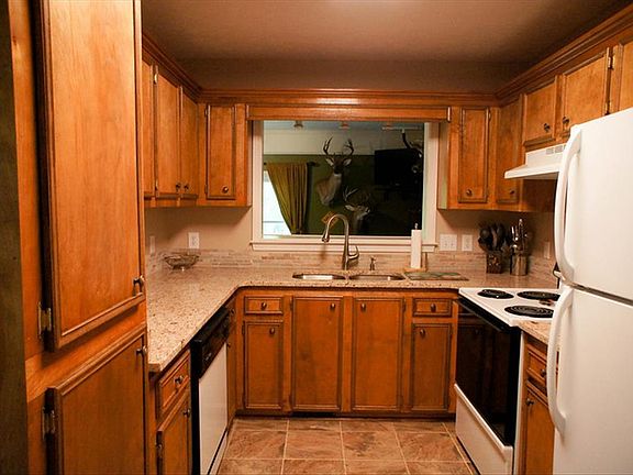 5th image of 500 Lakewood Dr
