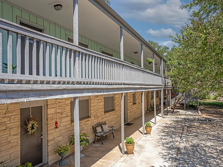 Antilles Apartments — Photo 12