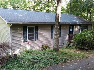 11 Half Moon Ln, Brevard, NC 28712