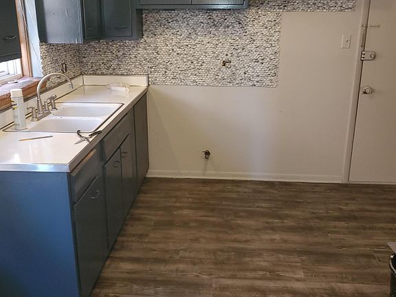 5th image of 14639 Karlov Ave