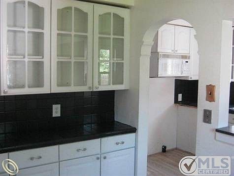 261-906403 Kitchen 2.JPG