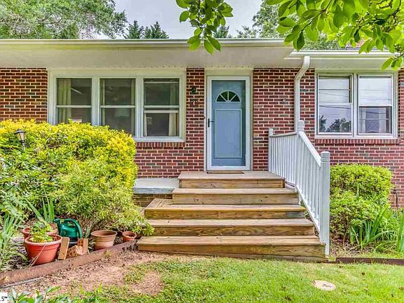 4th image of 22 Strawberry Dr