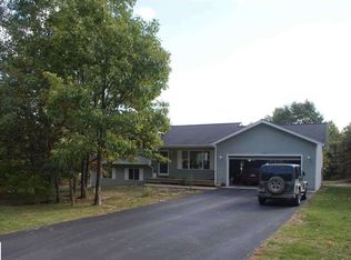 10301 Gray Fox Dr, Interlochen, MI 49643