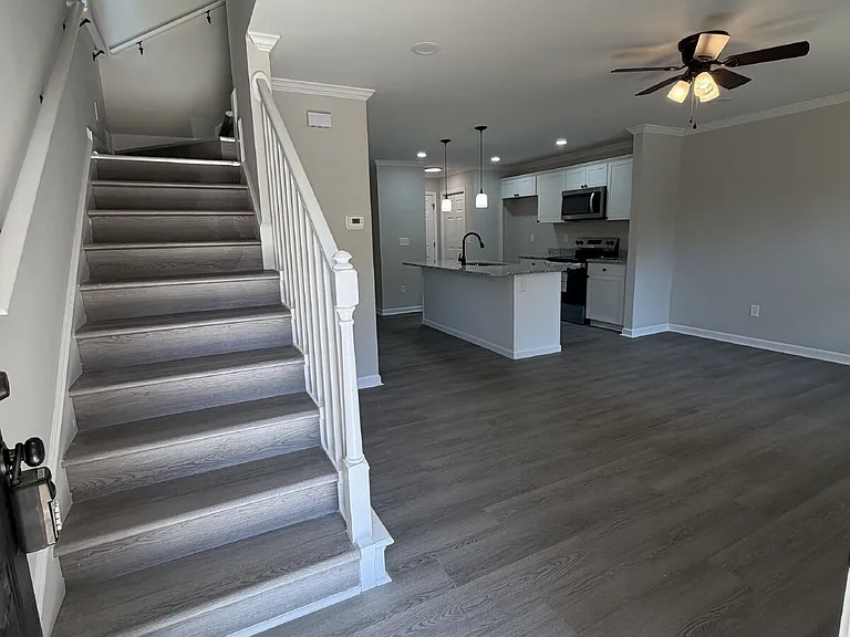2036 Harrison Ave — Photo 3