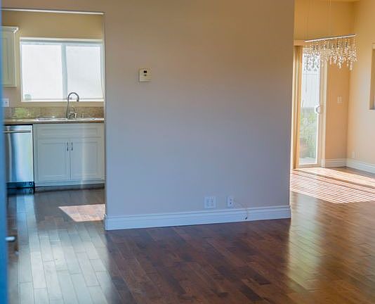 5th image of 529 S Bandini St