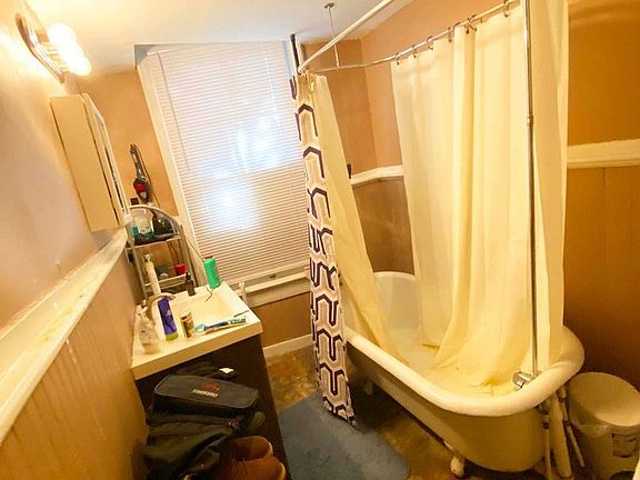 4th image of 27 S Market St APT 2