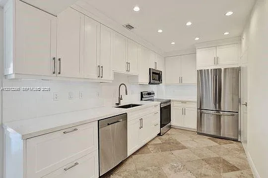 90 Edgewater Dr #Penthouse 18 — Photo 2