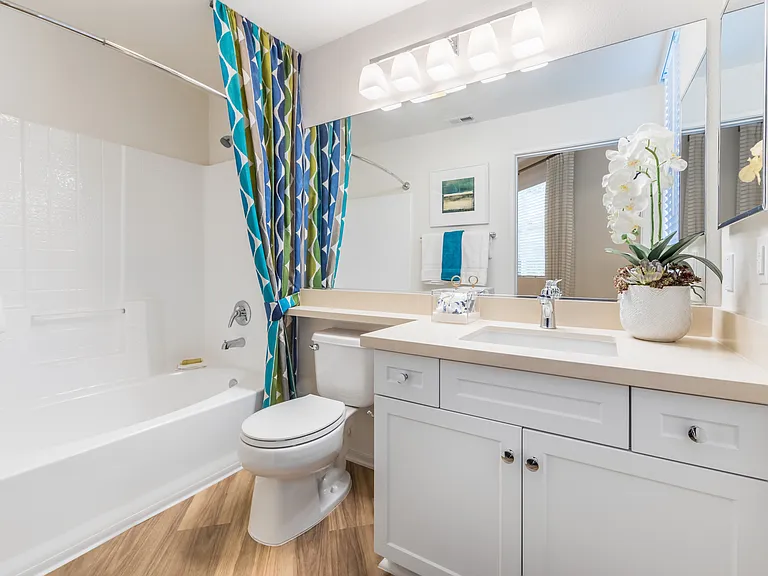 Vista Bella Apartment Homes — Photo 11