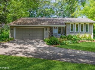 440 Sunset Dr, Crystal Lake, IL 60014