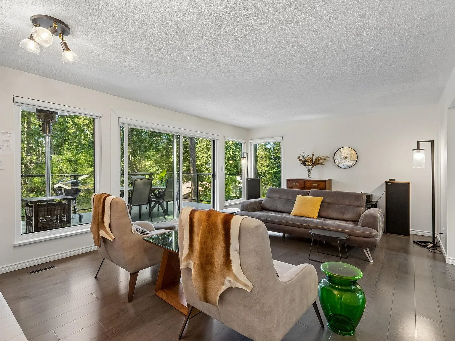 3 bed, 2337 sqft, $7,995 — Photo 3