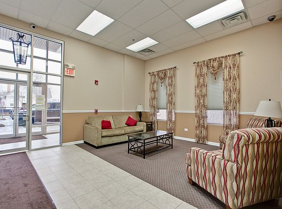 2nd image of 10 N Lake St APT 321