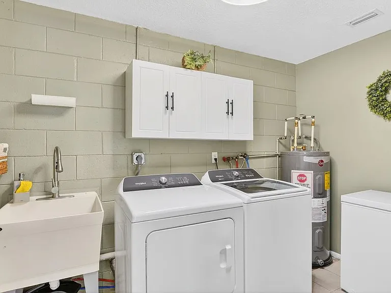 425 Via Valencia Ct — Photo 12