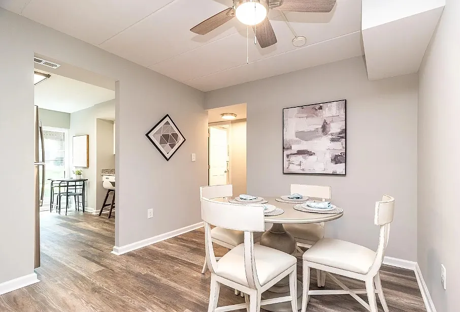 2 bed, 990 sqft, $1,170 — Photo 4