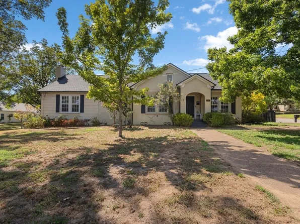 1302 Collins St, Henderson, TX 75654