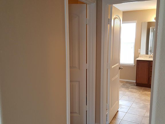 5th image of 862 Apricot Dr