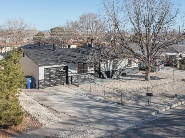 2904 20th St NW, Albuquerque, NM 87104