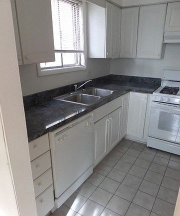 2nd image of 1728 W Farwell Ave