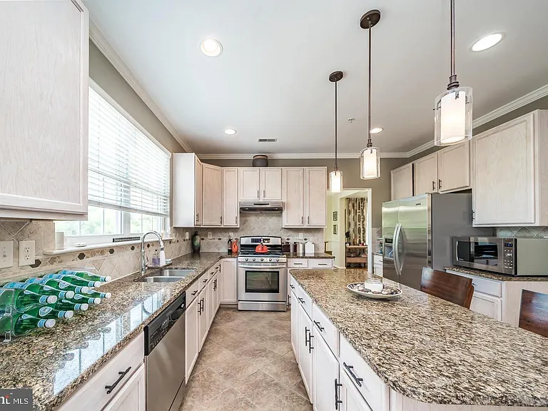 1401 Windjammer Ct — Photo 19