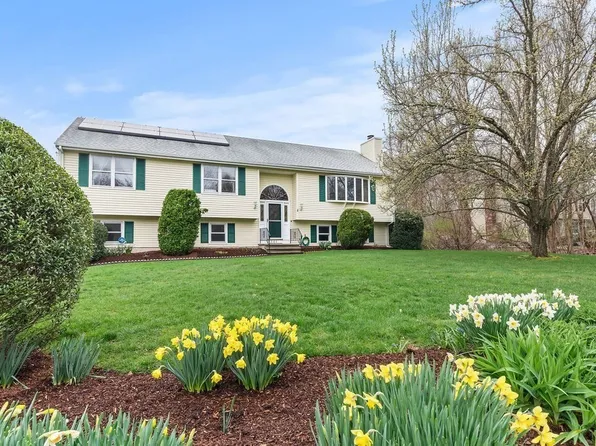 361 Richardson Ave, Attleboro, MA 02703