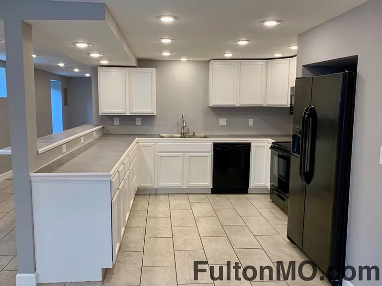 101 E 10th St #3 — Photo 6