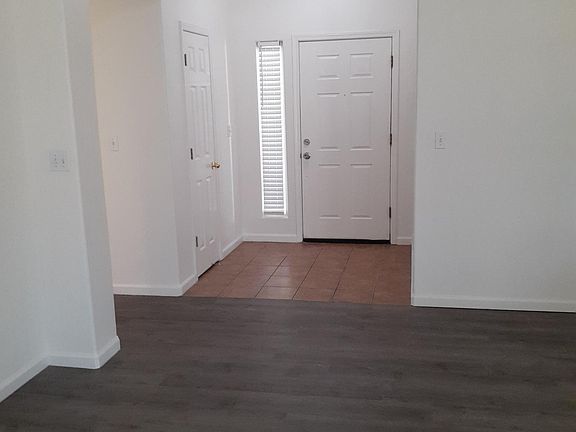 3rd image of 2527 E La Vida Ave