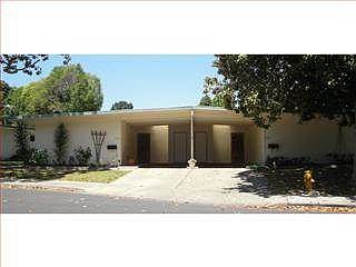 2nd image of 390 Roble Ave