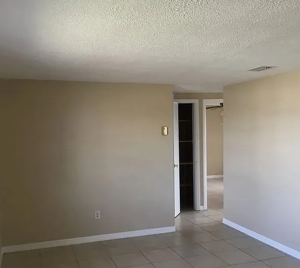 4050 Chesswood Dr — Photo 7