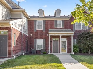 29611 Fox Run Cir, Warren, MI 48092