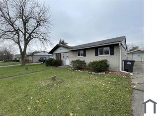 11648 Phyllis St, Taylor, MI 48180