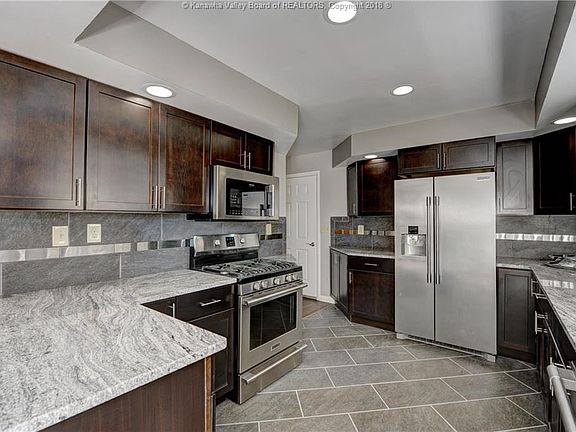 3rd image of 672 Gordon Dr