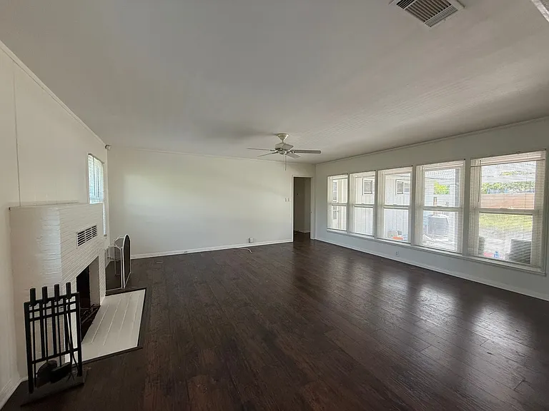 1815 N Westwood Ave — Photo 1