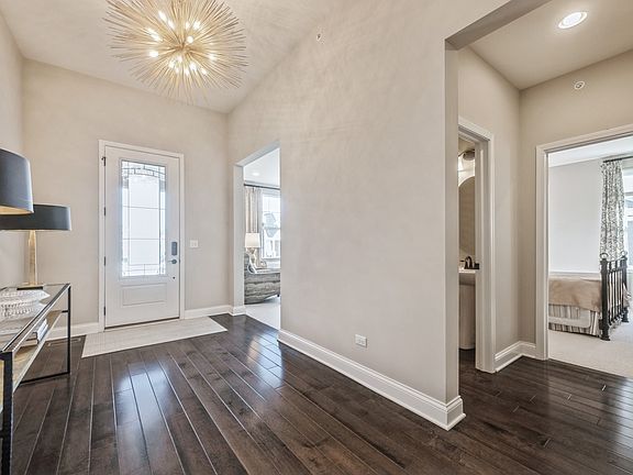 4th image of 645 Insull Dr