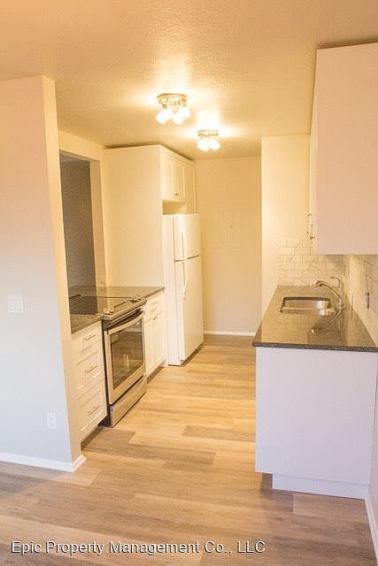 1st image of 1460 E Foxboro Dr #2