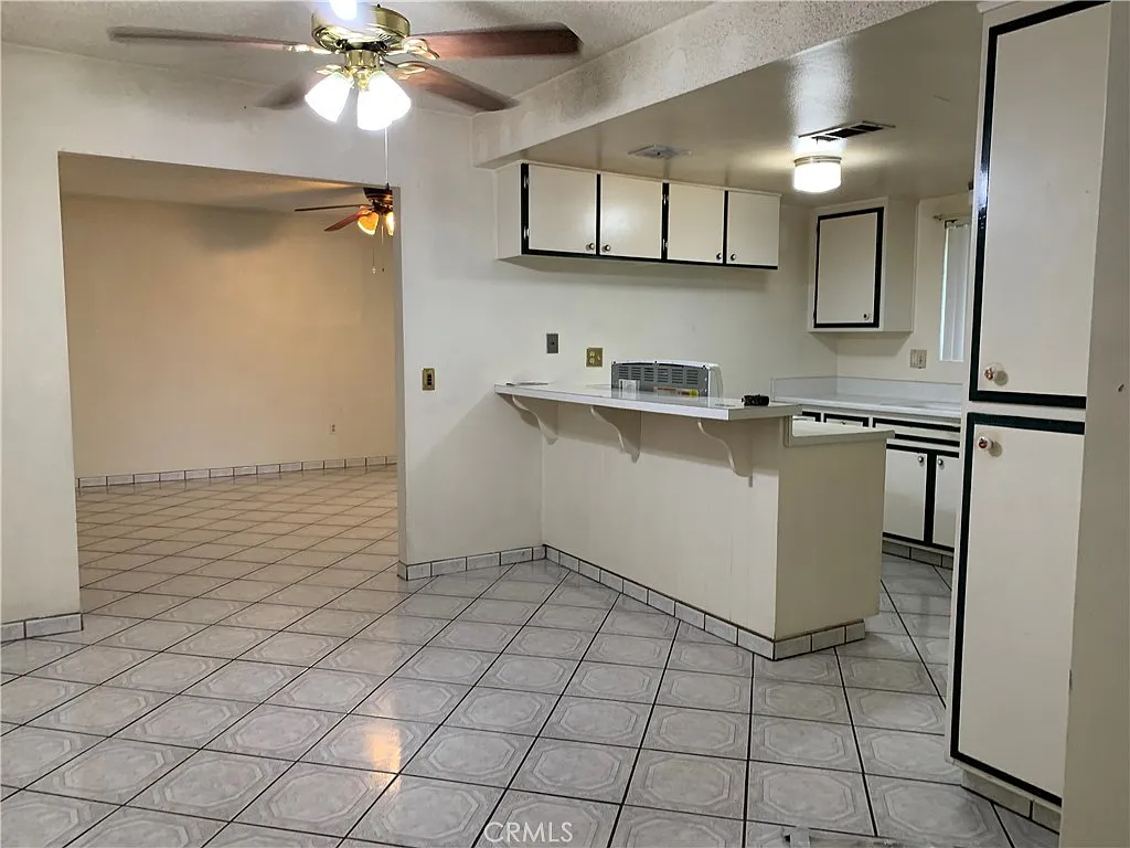 3 bed, 1572 sqft, $3,100 — Photo 2