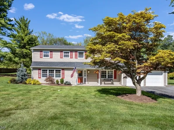 18 Paula Dr, Washington Twp., NJ 07853