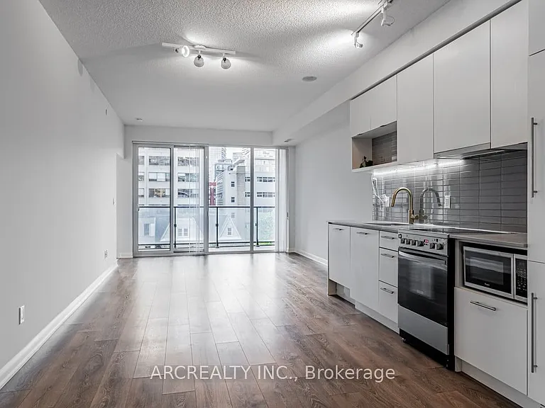 435 Richmond St W #404 — Photo 5