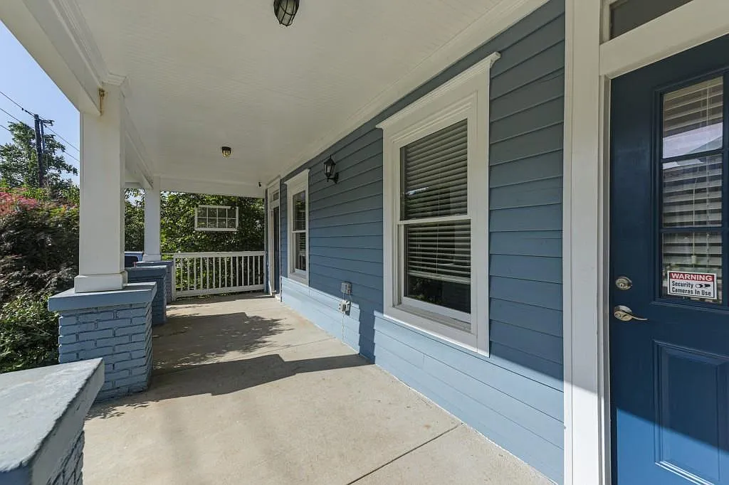 3 bed, 2.0 bath, 1934 sqft, $3,200 — Photo 3