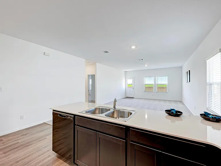 611 Halfmoon Dr — Photo 4