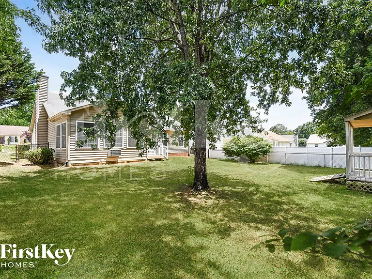 2055 Ardmore Village Ln — Photo 17
