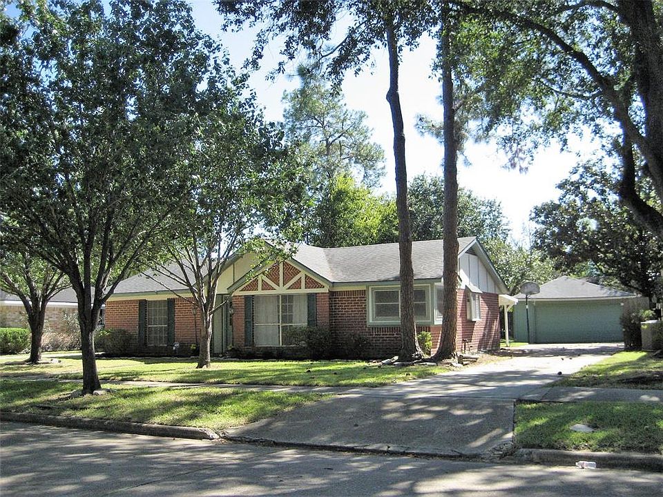 1st image of 22127 Woodrose Dr