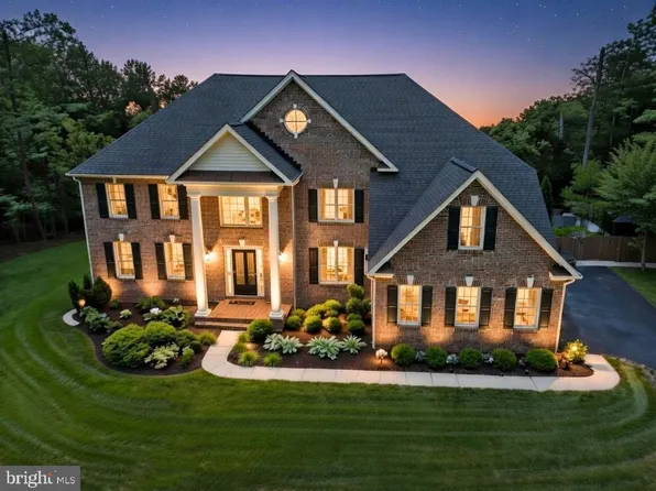 5156 Summit Dr, Fairfax, VA 22030