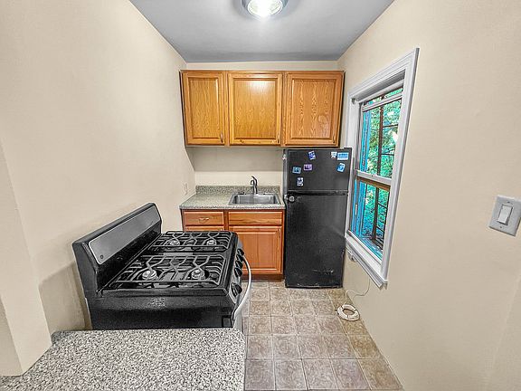 4th image of 231 11th St #3