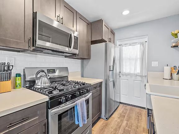 2nd image of 3642 Florida St